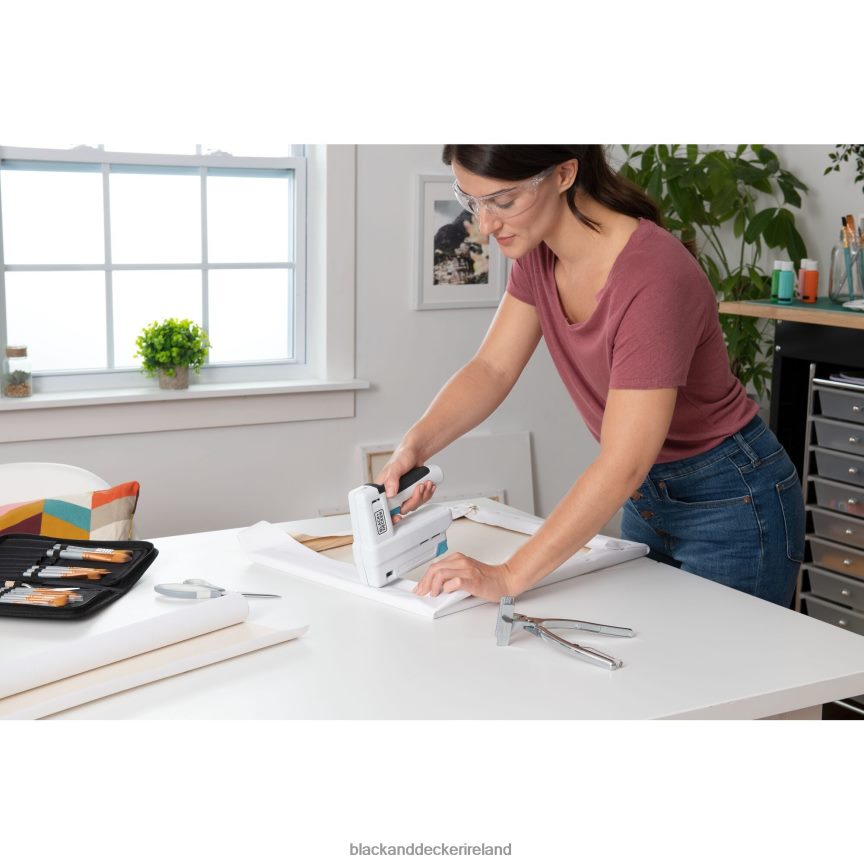 BLACK+DECKER 4V MAX Craft Stapler 2TNNR2147 Home & Lifestyle