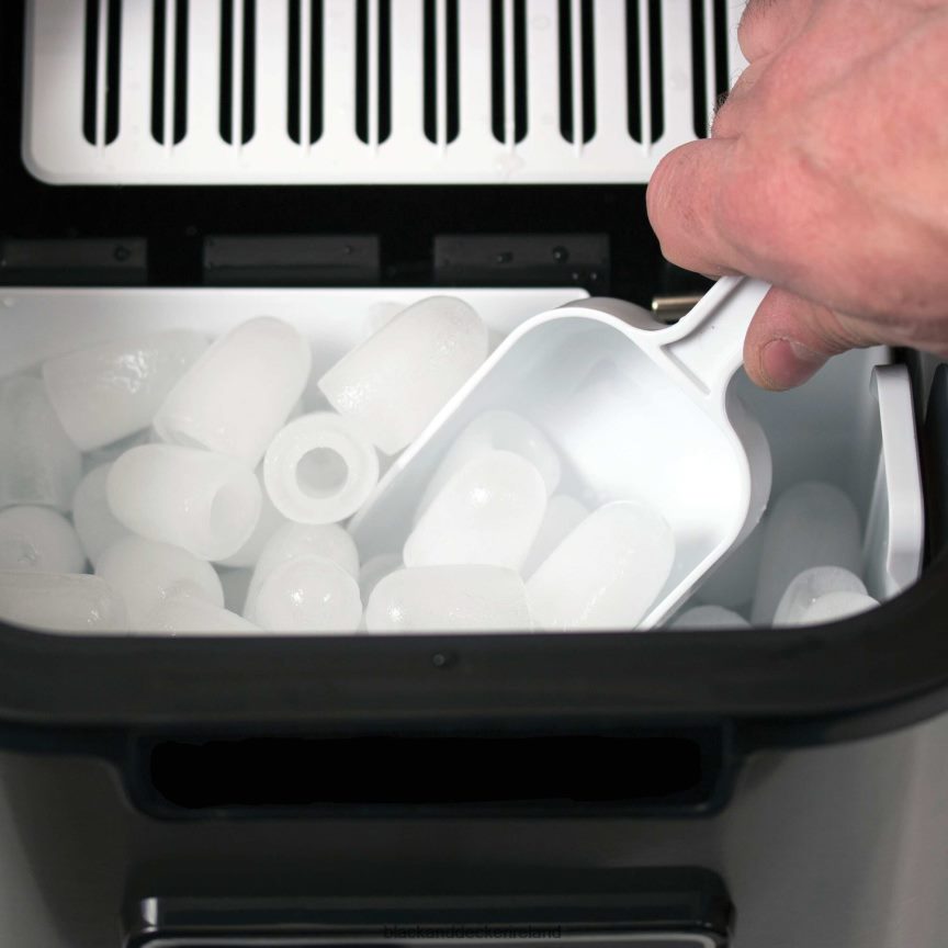 BLACK+DECKER 26 Lb. Capacity Ice Maker 2TNNR2296 Kitchen