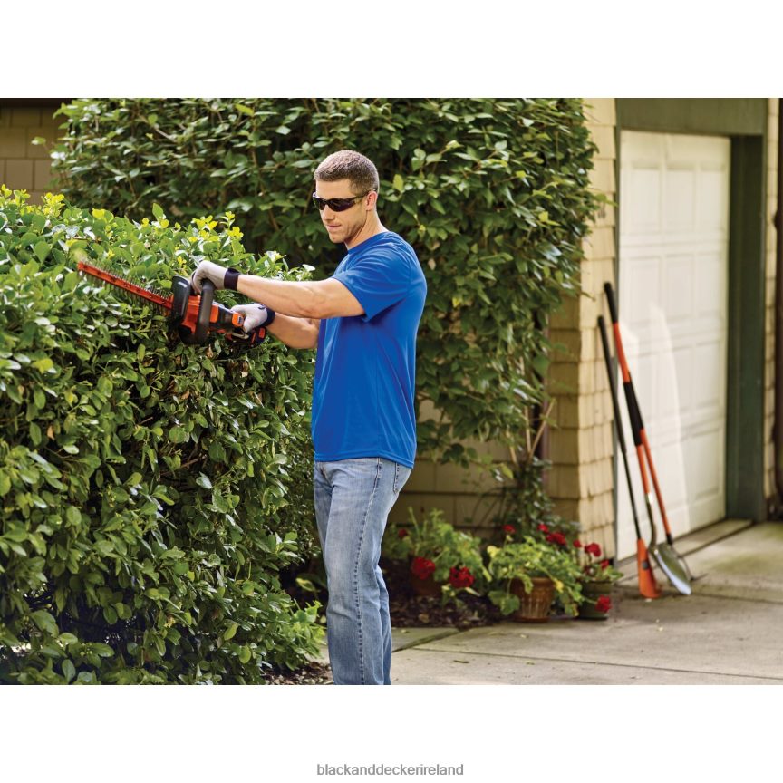 BLACK+DECKER 20V MAX Lithium 22 In. POWERCUT Hedge Trimmer 2TNNR2514 Outdoor